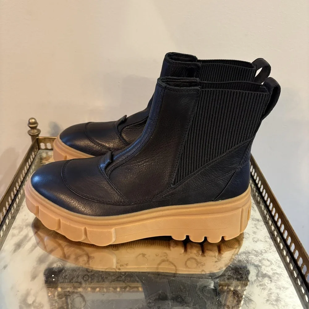 Sorel Chelsea Boots Womens Size 11 Black Waterproof Leather Lug Sole Platform